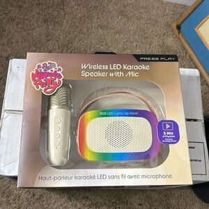 WIRELESS LED KARAOKE SPEAKER WITH MIC